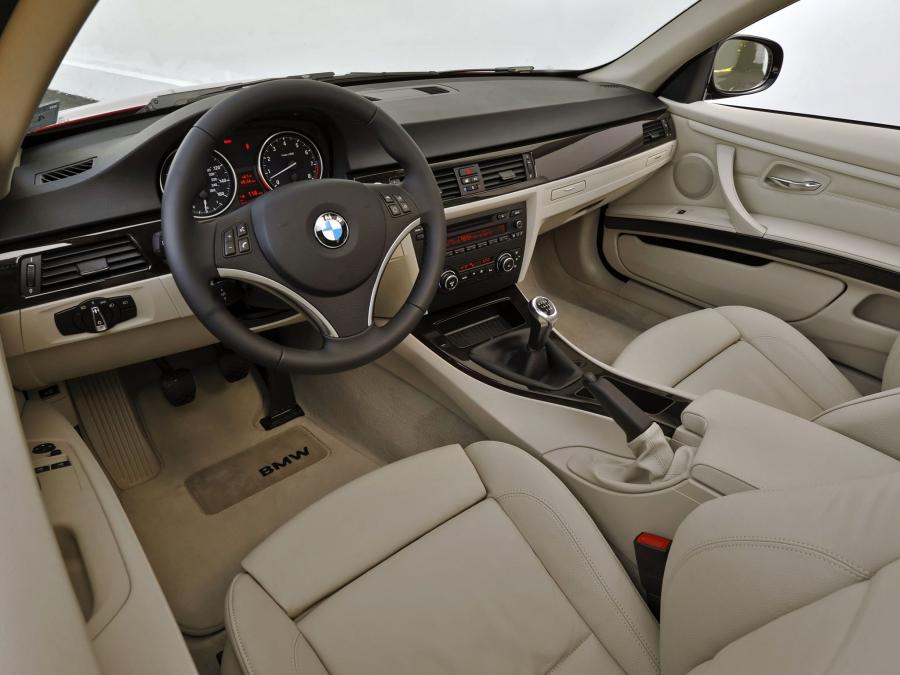  BMW 335i Coupe 2010 года  (US) (фото 3 из 5)